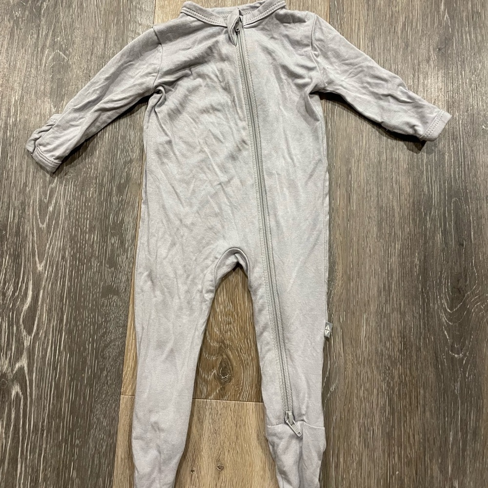 KYTE baby footie(I believe it’s slate)